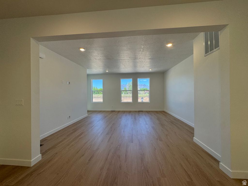 Image 6 of property listing at 1480 N 1875 W #153, Layton, UT 84041