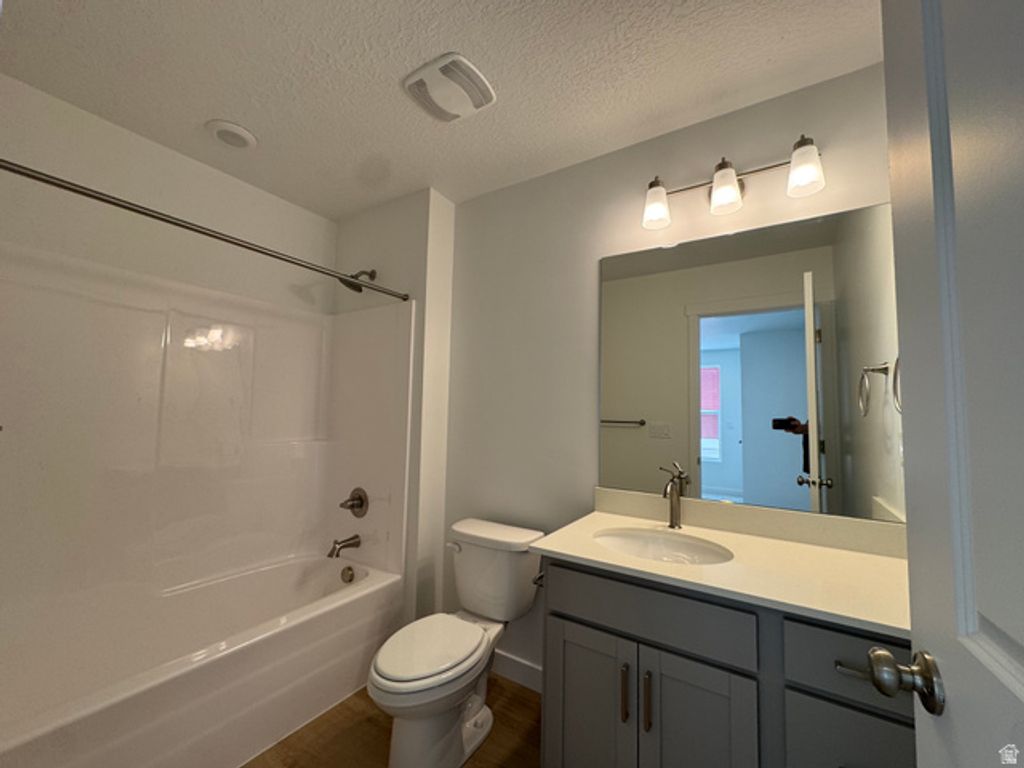 Image 9 of property listing at 1480 N 1875 W #153, Layton, UT 84041