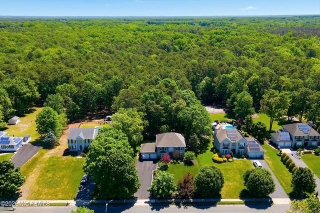 618 Winterberry Boulevard, Jackson, NJ 08527