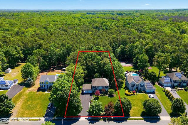 618 Winterberry Boulevard, Jackson, NJ 08527