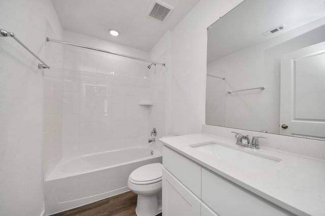 9035 Rose Water Trail, Iowa Colony, TX 77583