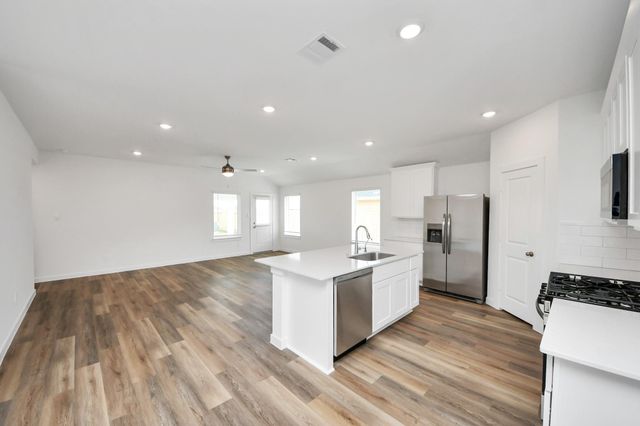 9035 Rose Water Trail, Iowa Colony, TX 77583