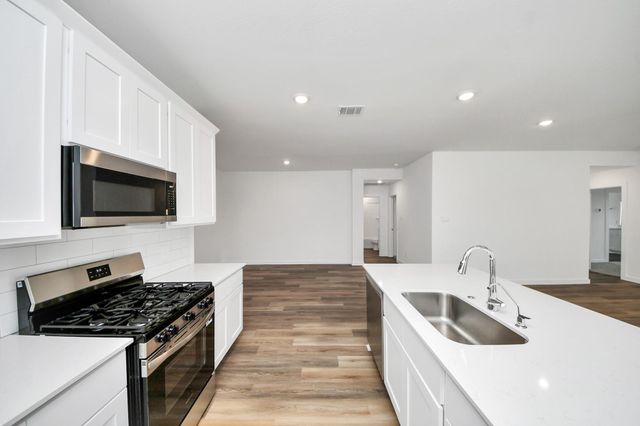 9035 Rose Water Trail, Iowa Colony, TX 77583