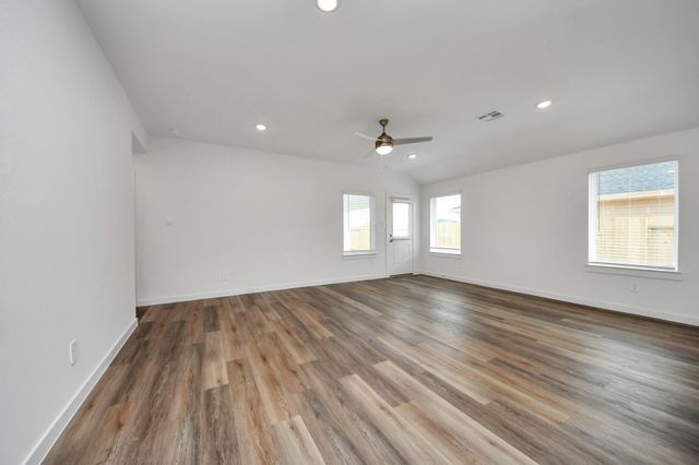 9035 Rose Water Trail, Iowa Colony, TX 77583