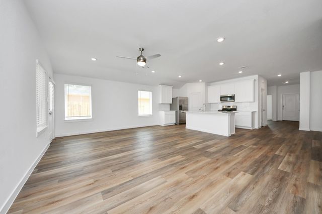 9035 Rose Water Trail, Iowa Colony, TX 77583