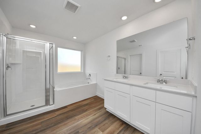 9035 Rose Water Trail, Iowa Colony, TX 77583