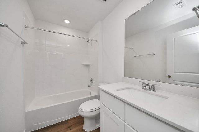 9035 Rose Water Trail, Iowa Colony, TX 77583