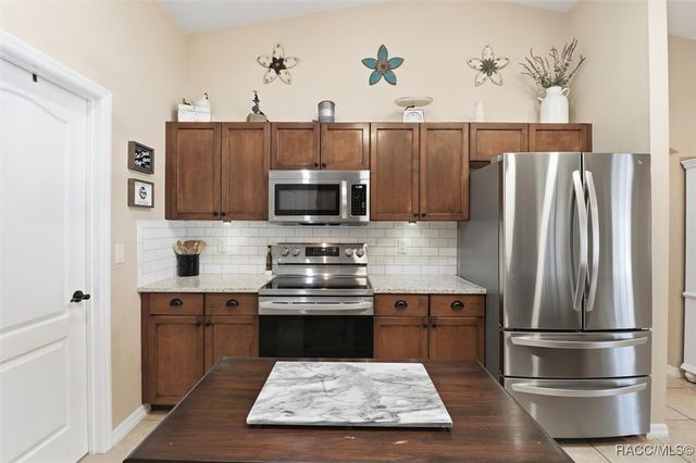 1021 W Champlain Lane, Citrus Springs, FL 34434