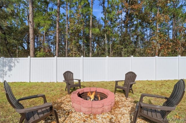 1021 W Champlain Lane, Citrus Springs, FL 34434