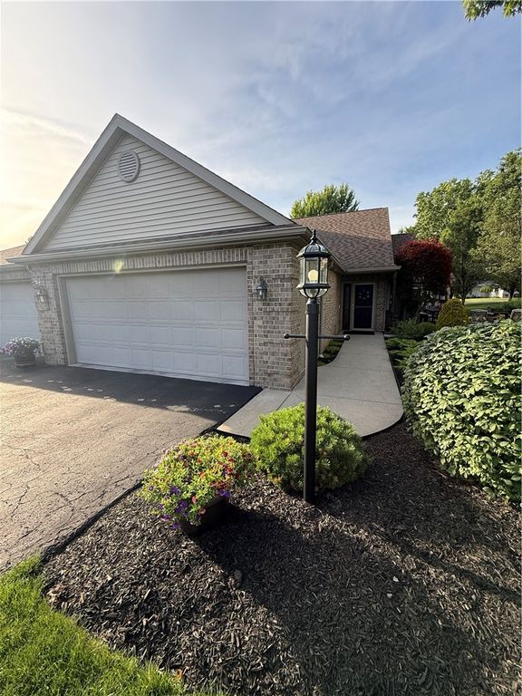 Image 1 of property listing at 210 Abbey Rd, Neshannock Twp, PA 16105