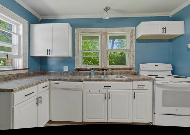 3401 E 29th Street, Des Moines, IA 50317
