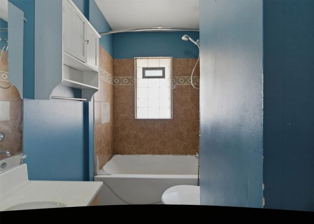 3401 E 29th Street, Des Moines, IA 50317