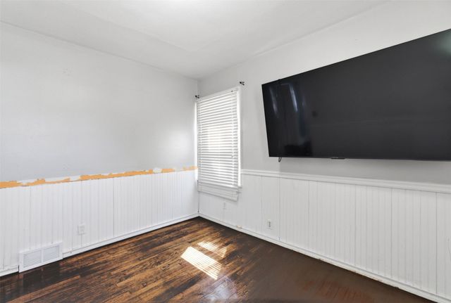 3401 E 29th Street, Des Moines, IA 50317