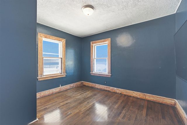 3401 E 29th Street, Des Moines, IA 50317