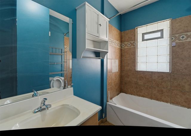 3401 E 29th Street, Des Moines, IA 50317