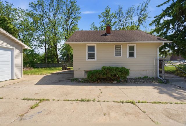 3401 E 29th Street, Des Moines, IA 50317