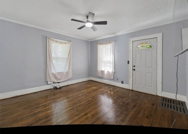 3401 E 29th Street, Des Moines, IA 50317