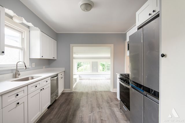 923 W Plainfield Road, La Grange Highlands, IL 60525