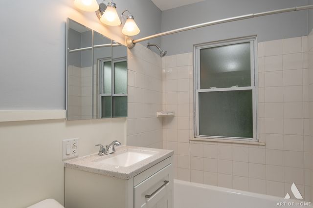 923 W Plainfield Road, La Grange Highlands, IL 60525