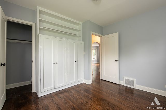 923 W Plainfield Road, La Grange Highlands, IL 60525