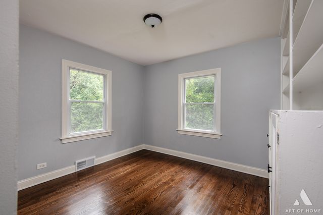 923 W Plainfield Road, La Grange Highlands, IL 60525