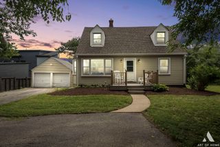 923 W Plainfield Road, La Grange Highlands, IL 60525