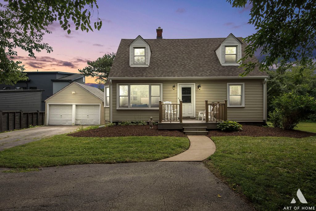 923 W Plainfield Road, La Grange Highlands, IL 60525