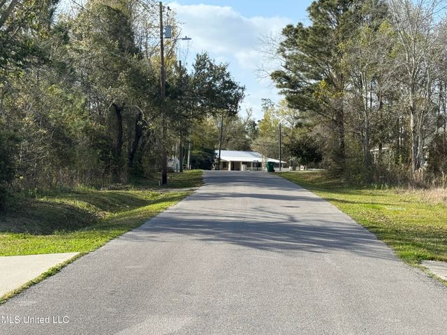 196 Vacation Lane, Waveland, MS 39576