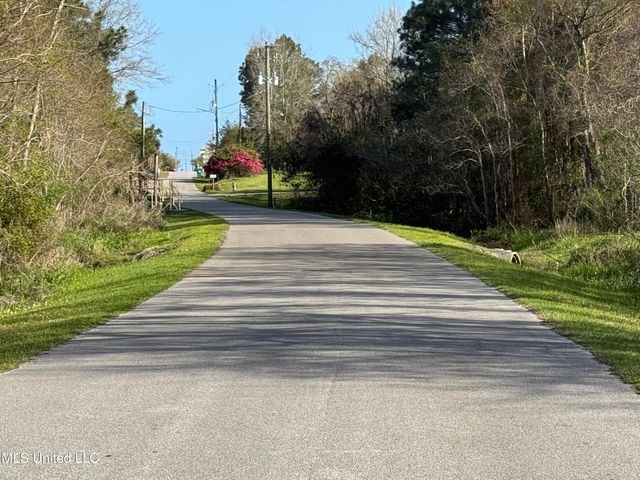 196 Vacation Lane, Waveland, MS 39576