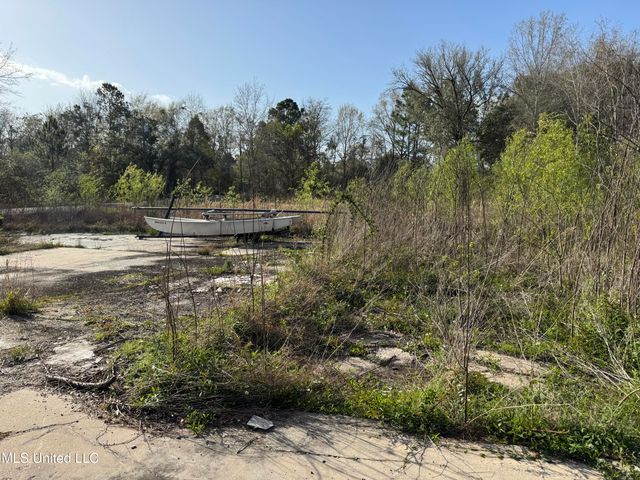 196 Vacation Lane, Waveland, MS 39576