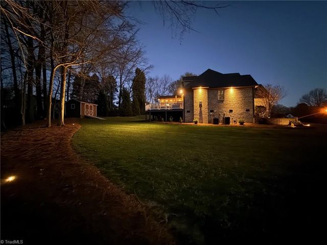 166 Fieldwood Drive, Advance, NC 27006