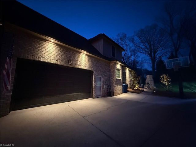 166 Fieldwood Drive, Advance, NC 27006