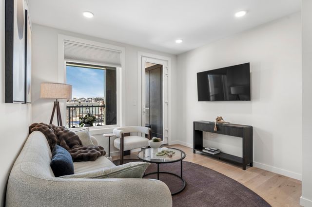 2 Maverick Square 304, Boston, MA 02128