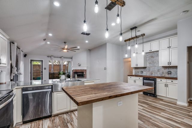 5005 Bradley Lane, Arlington, TX 76017