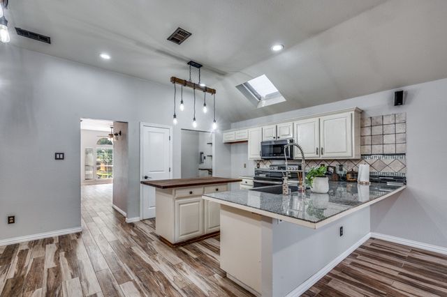 5005 Bradley Lane, Arlington, TX 76017