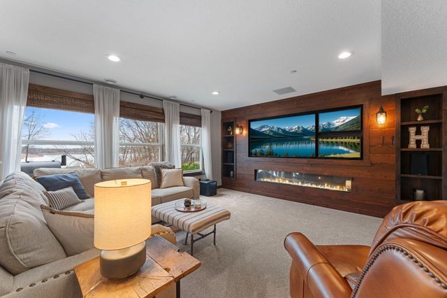 2920 White Pine Way, Stillwater, MN 55082