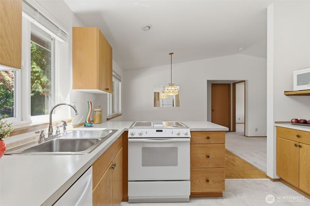 6784 NE Whidbey Drive, Hansville, WA 98340