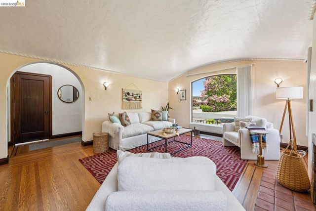 525 Dowling BLVD, San Leandro, CA 94577