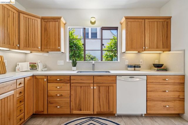 525 Dowling BLVD, San Leandro, CA 94577