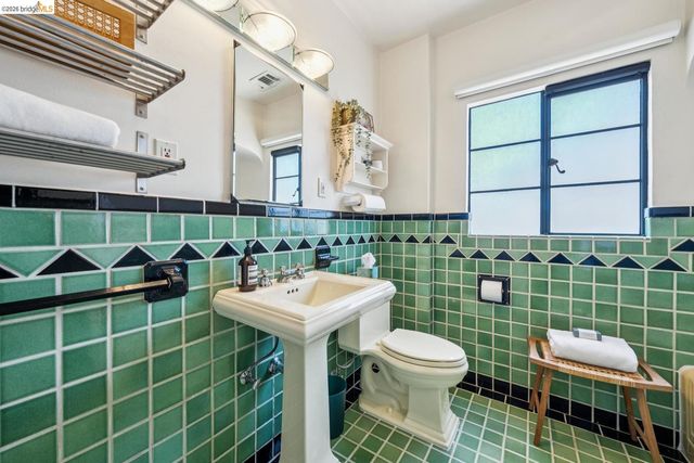 525 Dowling BLVD, San Leandro, CA 94577