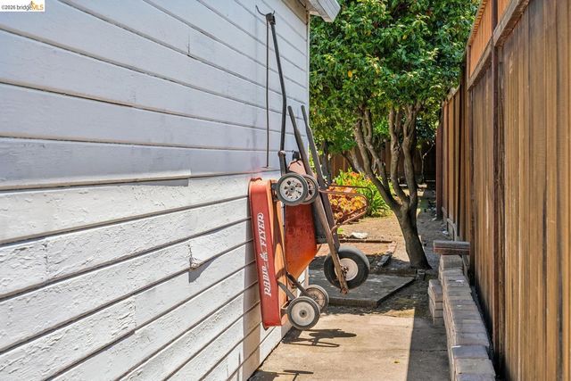 525 Dowling BLVD, San Leandro, CA 94577