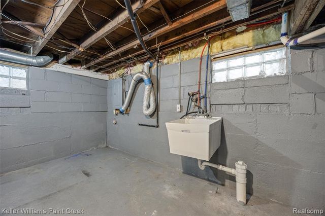 7275 Orchard Avenue, Warren, MI 48091