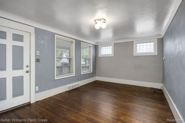 7275 Orchard Avenue, Warren, MI 48091
