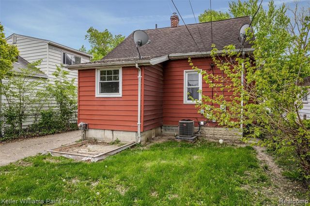 7275 Orchard Avenue, Warren, MI 48091