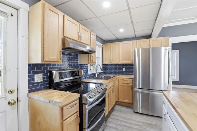 79 Cambridge, Fall River, MA 02721