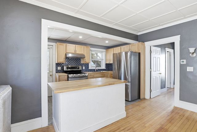 79 Cambridge, Fall River, MA 02721