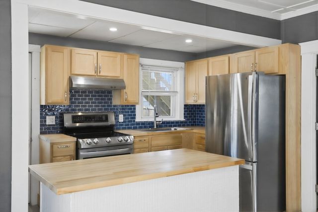 79 Cambridge, Fall River, MA 02721