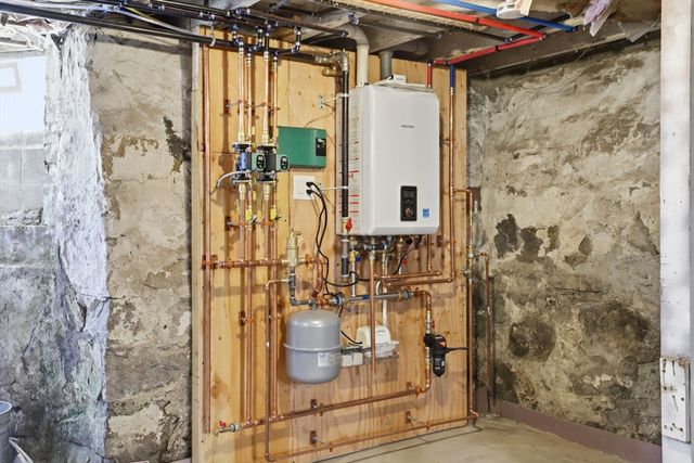 79 Cambridge, Fall River, MA 02721