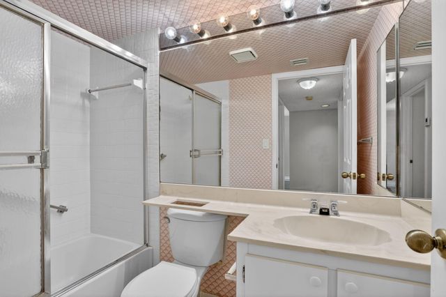 10837 W Clairmont Circle 208, Tamarac, FL 33321