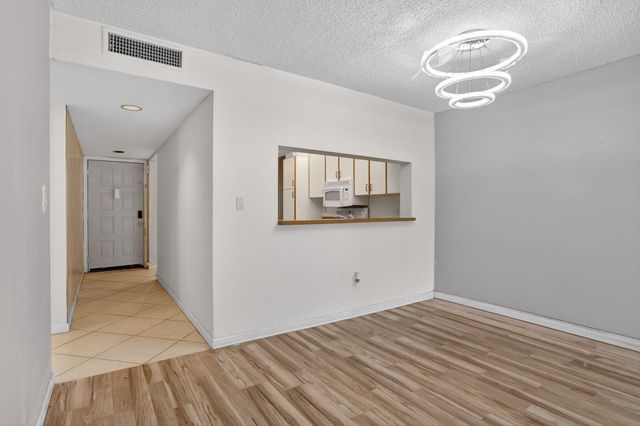 10837 W Clairmont Circle 208, Tamarac, FL 33321